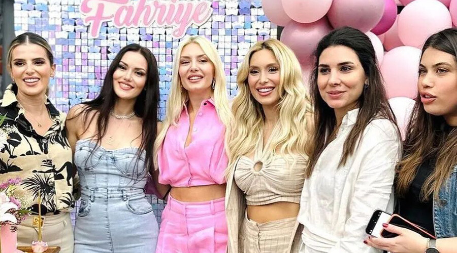 37. yaşını kutlayan Fahriye Evcen’e renkli parti! Fotoğrafları peş peşe paylaştı