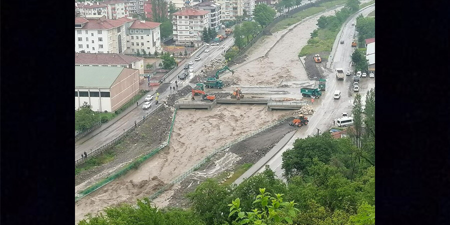 Üç ilde okullar şiddetli yağış nedeniyle tatil edildi