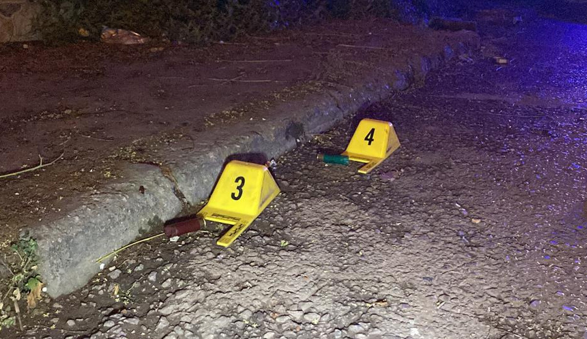 İzmir’de husumetliler arasında silahlı kavgada kan aktı: 2 yaralı