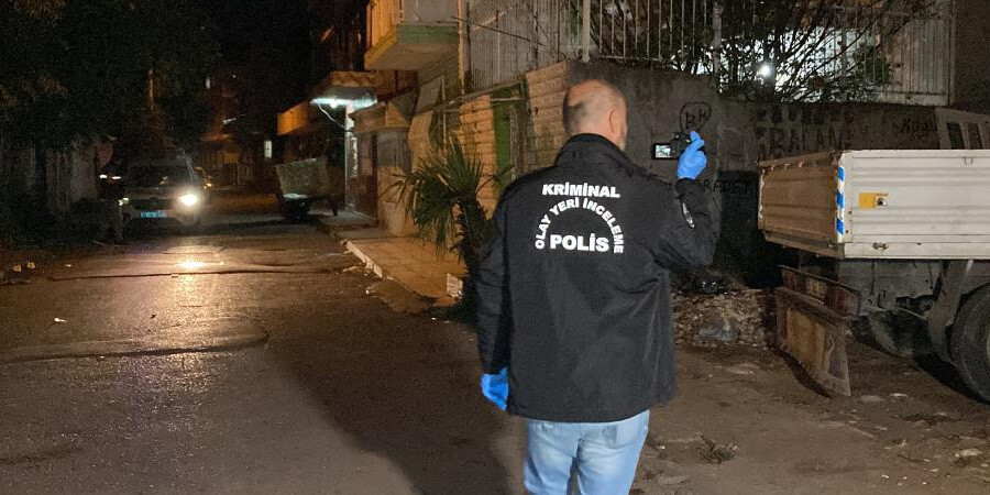 İzmir’de husumetliler arasında silahlı kavgada kan aktı: 2 yaralı
