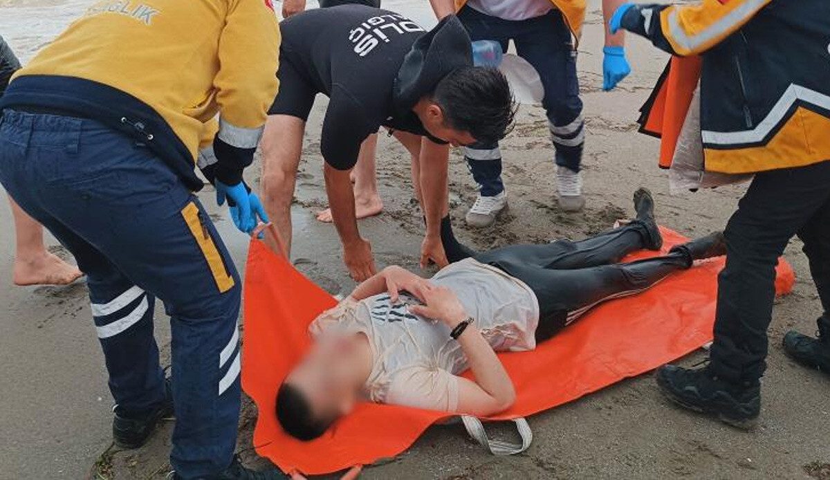 Karadeniz'de korku dolu anlar! Denize düşen 16 yaşındaki çocuk güçlükle kurtarıldı Karadeniz'de korku dolu anlar! Denize düşen 16 yaşındaki çocuk güçlükle kurtarıldı