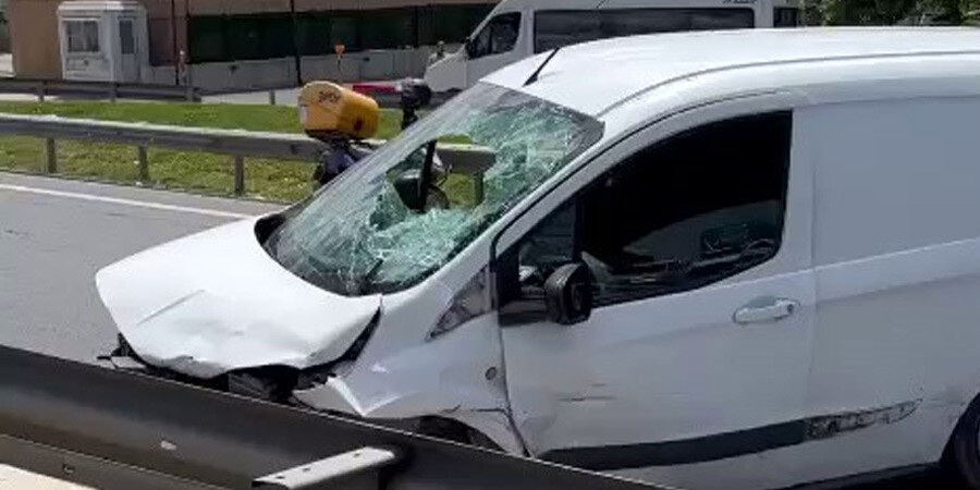 Basın Ekspres’te feci kaza! Emniyet kemerini takmadı otomobilin camından fırladı