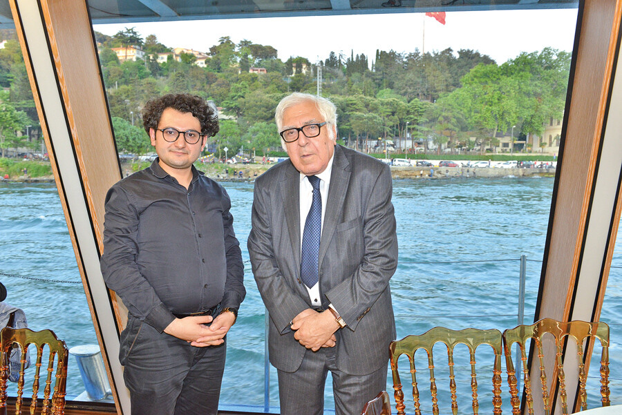 Yazar Anar Rızayev: Türkiye Türkçesi iletişim dilimiz olmalı Yazar Anar Rızayev: Türkiye Türkçesi iletişim dilimiz olmalı
