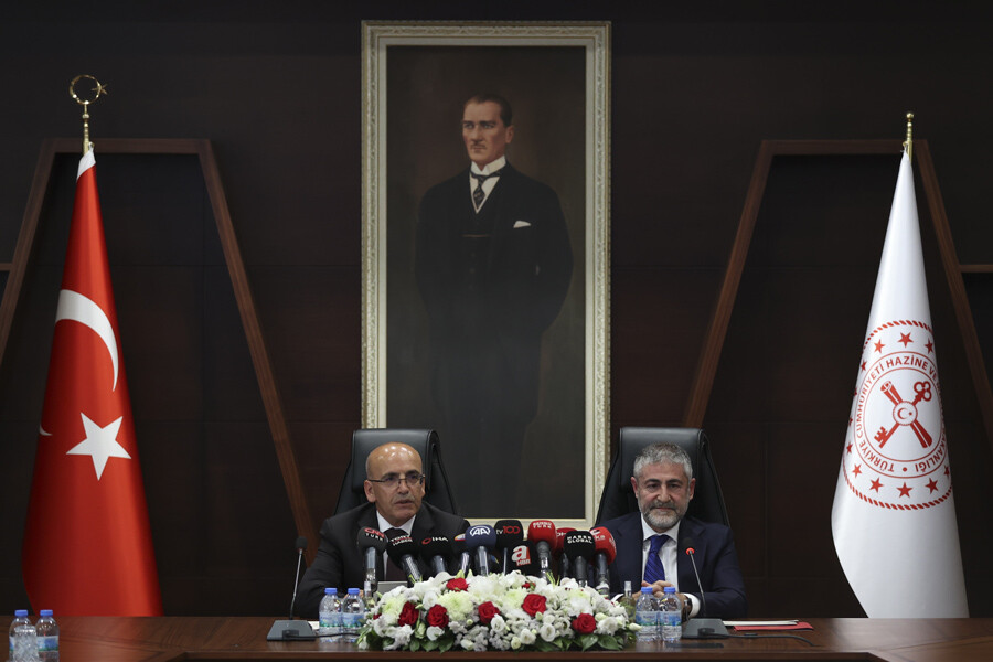 Mehmet Şimşek'ten refahı artırma sözü: Önünde 8 kritik konu var Mehmet Şimşek'ten refahı artırma sözü: Önünde 8 kritik konu var