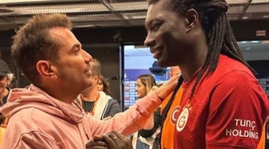 Burcu Özberk’ten Galatasaray formalı poz! Şampiyonluğu böyle kutladı Burcu Özberk’ten Galatasaray formalı poz! Şampiyonluğu böyle kutladı