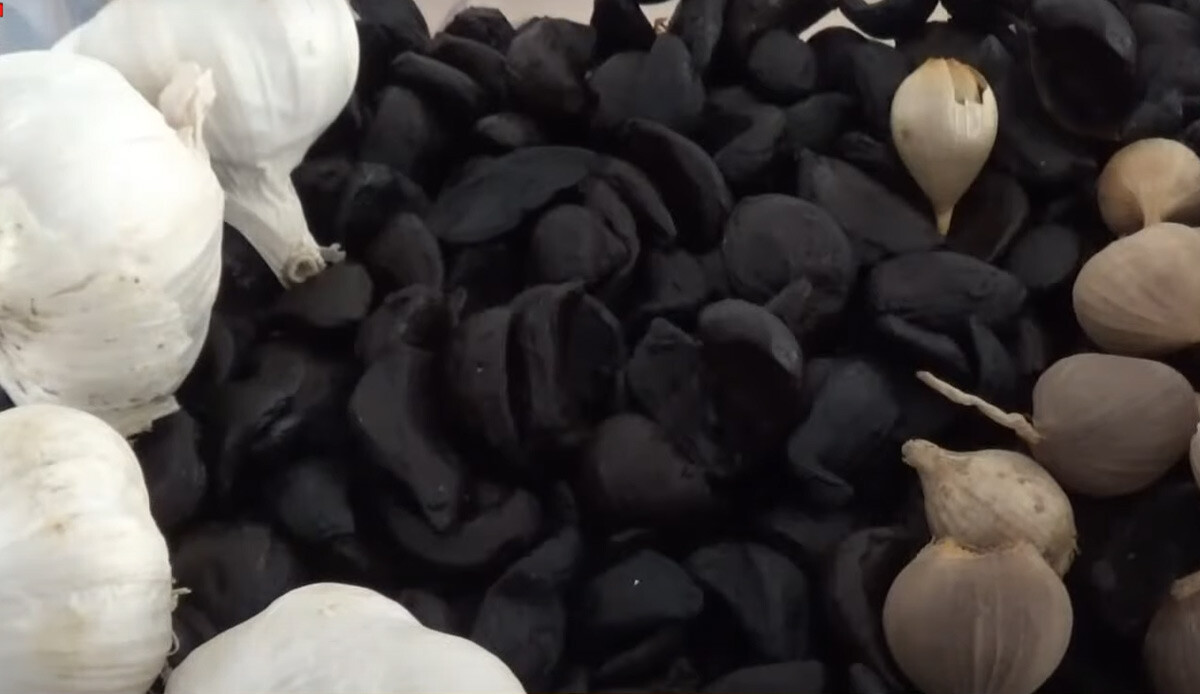 Siyah sarımsak pek kullanılmıyor ama bilinmeyen etkisi ortaya çıktı! Üstelik uzmanlar da doğruladı...