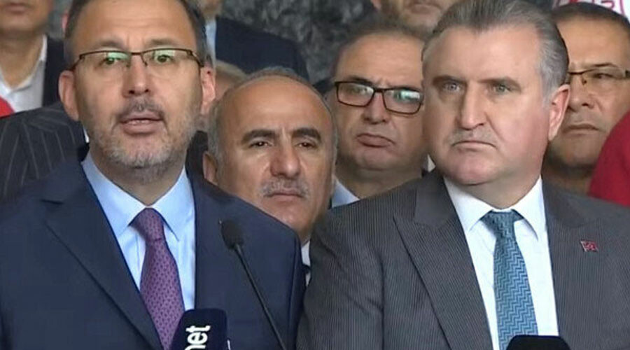 Son dakika... Spor Bakanlığı'nda devir teslim! Osman Aşkın Bak görevi Kasapoğlu'ndan devraldı Son dakika... Spor Bakanlığı'nda devir teslim! Osman Aşkın Bak görevi Kasapoğlu'ndan devraldı