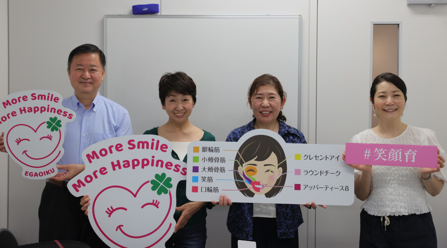 Nasıl gülünür? Gülümsemeyi unutan Japonlar eğitim alıyor Nasıl gülünür? Gülümsemeyi unutan Japonlar eğitim alıyor
