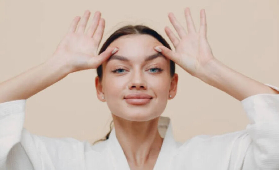 Yüz yogası kırışıklıkları ve gıdı sarkmasını engelliyor! Yüz yogası kırışıklıkları ve gıdı sarkmasını engelliyor!