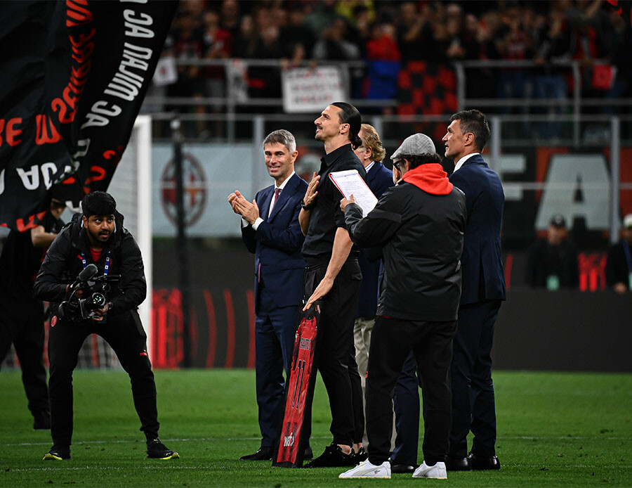 Zlatan İbrahimovic futbolu bıraktı! Efsane golcü gözyaşlarıyla veda etti Zlatan İbrahimovic futbolu bıraktı! Efsane golcü gözyaşlarıyla veda etti