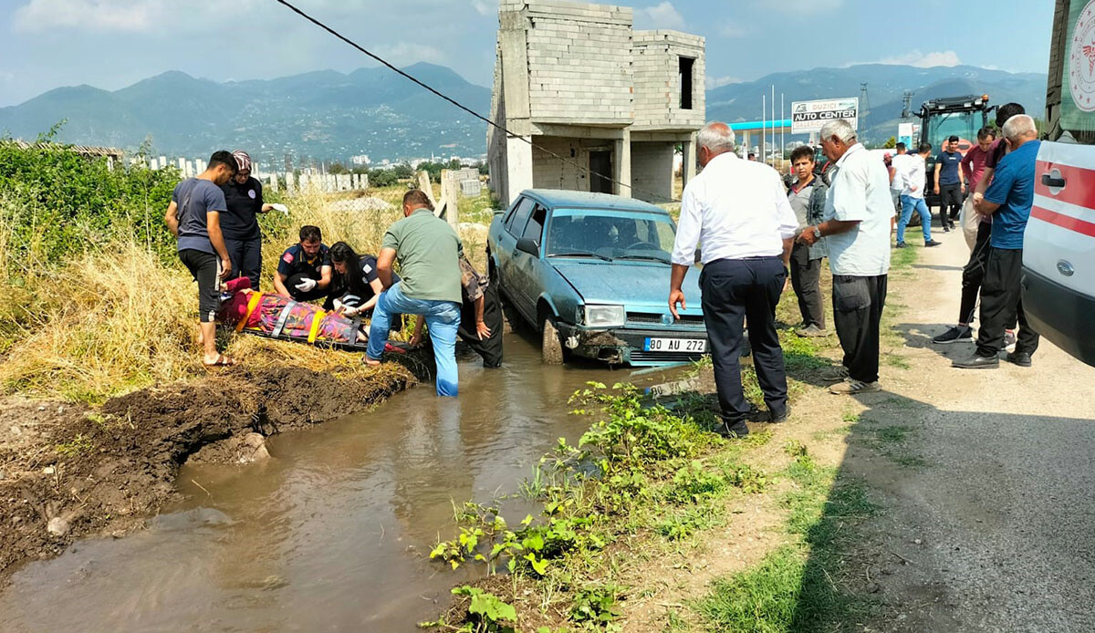 Kontrolden çıkan otomobil kanala uçtu Kontrolden çıkan otomobil kanala uçtu