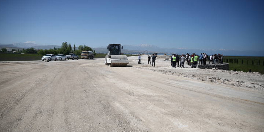Van Gölü kıyısına 16 kilometrelik sahil yolu yapılacak Van Gölü kıyısına 16 kilometrelik sahil yolu yapılacak