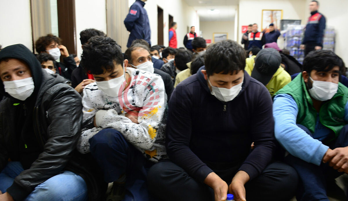 Kocaeli&#039;de 14 düzensiz göçmen sınır dışı edildi