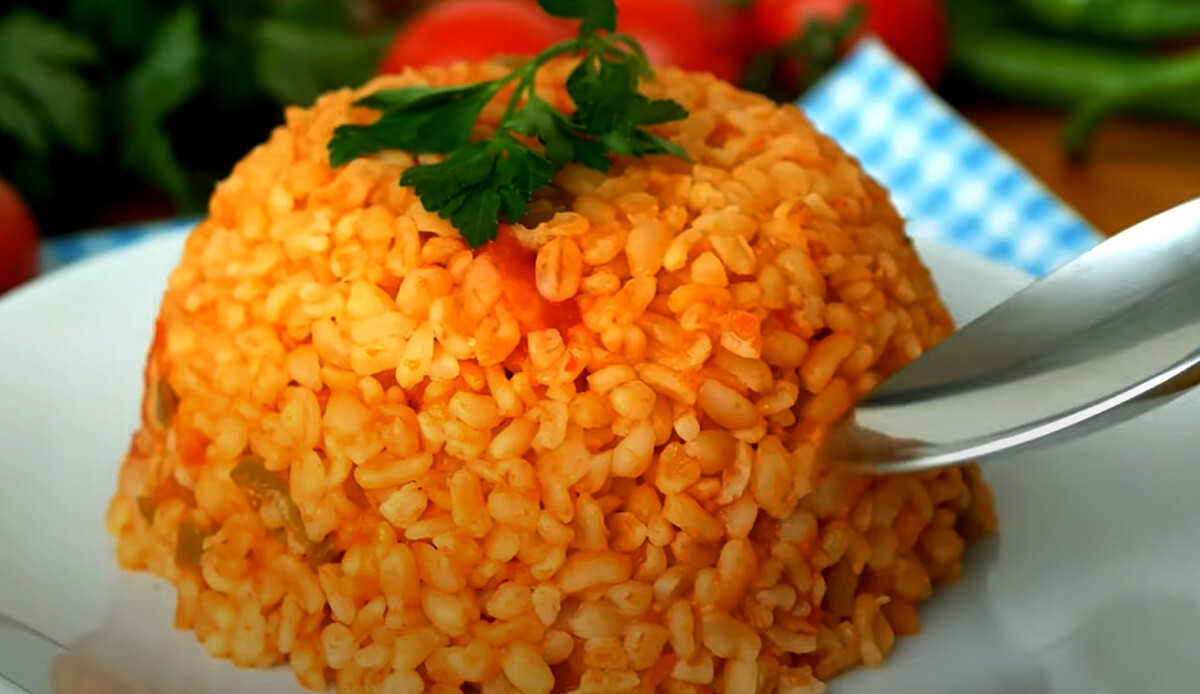 Bulgur pilavını bir de böyle deneyin! Kaşıktan tane tane dökülüyor Bulgur pilavını bir de böyle deneyin! Kaşıktan tane tane dökülüyor
