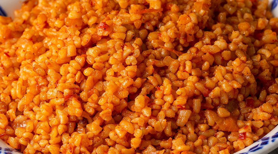 Bulgur pilavını bir de böyle deneyin! Kaşıktan tane tane dökülüyor