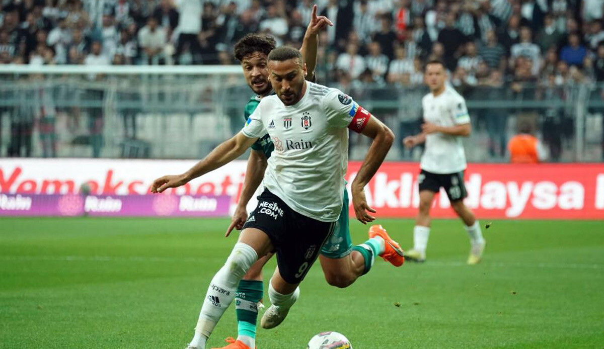 Beşiktaş fırsat tepti, Fenerbahçe Süper Lig'i 2. sırada tamamladı! Kartal'ın zararı 6.6 milyon TL Beşiktaş fırsat tepti, Fenerbahçe Süper Lig'i 2. sırada tamamladı! Kartal'ın zararı 6.6 milyon TL