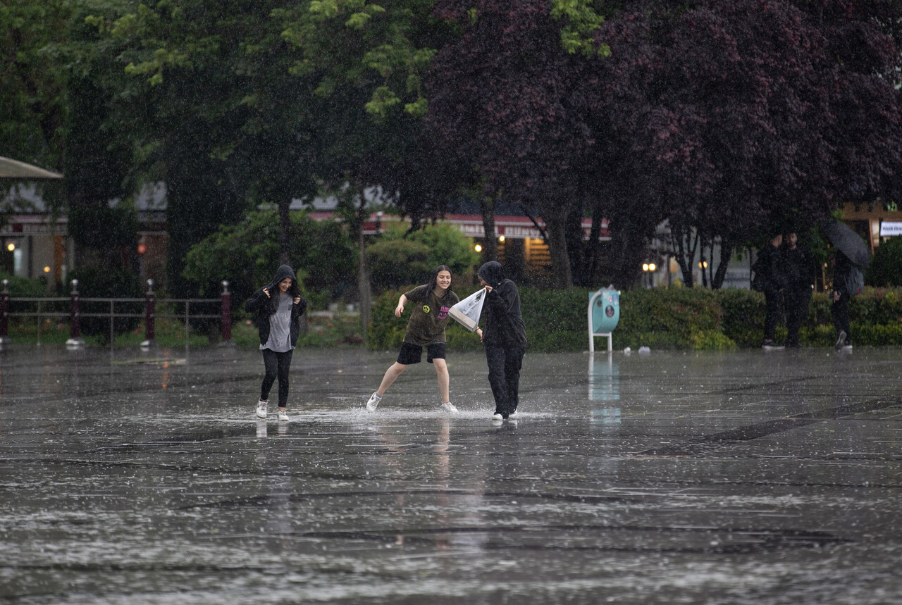 Meteoroloji uzmanı bölge bölge uyardı: Bugün başlıyor, kuvvetli vuracak