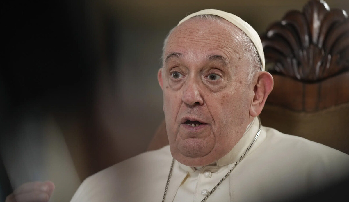 Papa Francis hastaneye kaldırıldı Papa Francis hastaneye kaldırıldı