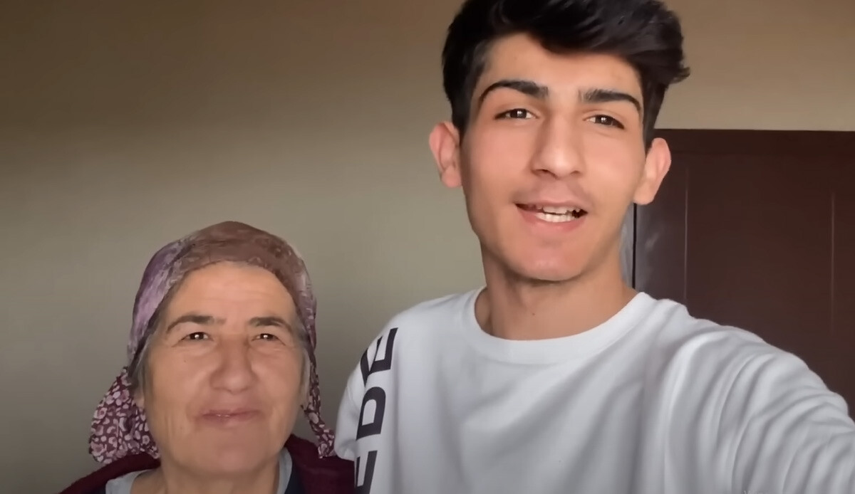 Taha Duymaz’ın annesi fenomen olma yolunda… Paylaşımları dikkat çekti