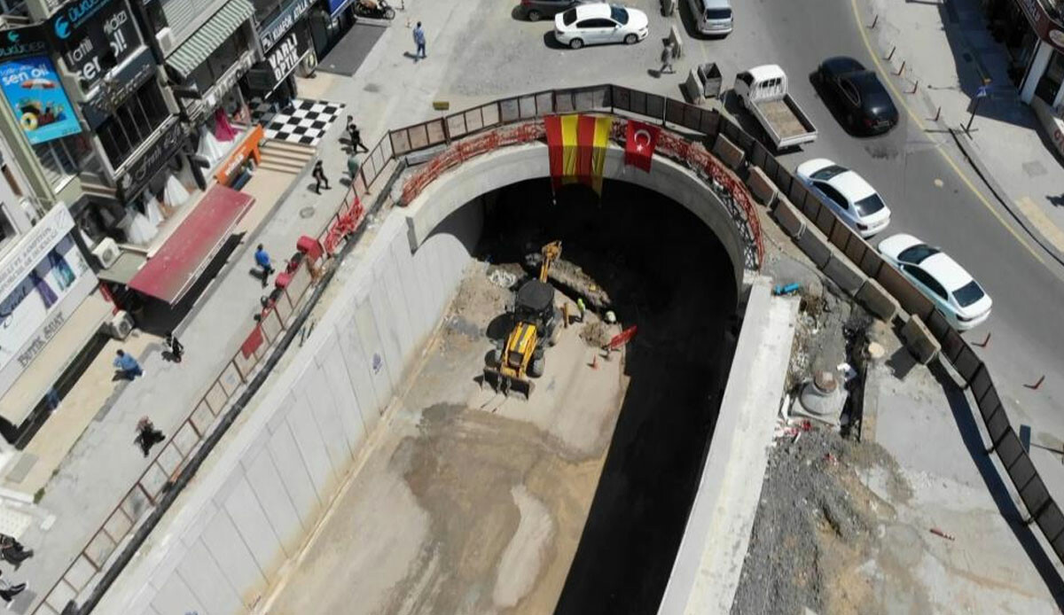 Maltepe’de korkutan sızıntı! Doğal gaz borusu patladı
