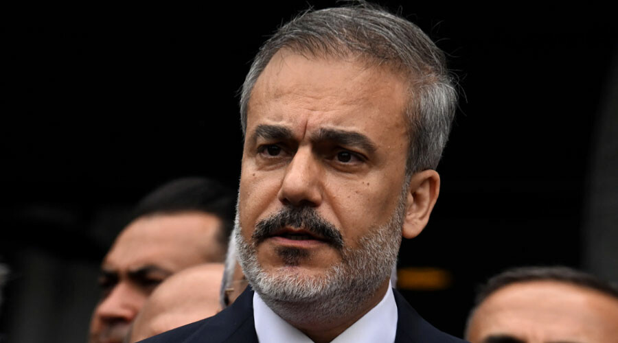 Hakan Fidan Avrupa manşetlerinde: Alman öve öve bitiremedi