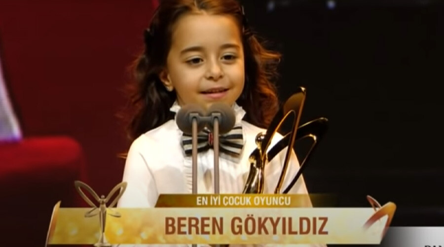 Oyuncu Beren Gökyıldız, mezuniyet fotoğraflarını paylaştı… Görenler hayret etti: Ne ara bu kadar büyüdün Oyuncu Beren Gökyıldız, mezuniyet fotoğraflarını paylaştı… Görenler hayret etti: Ne ara bu kadar büyüdün