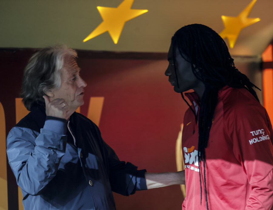 Jorge Jesus çıldırttı! Derbi hezimeti sonrası Gomis ile yemekte görüntülendi