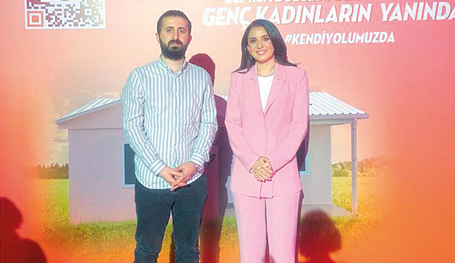 Depremzedeler için 3 milyar lira toplayan Karsu Dönmez: Hep beraber her şeyi eskisi gibi yapacağız