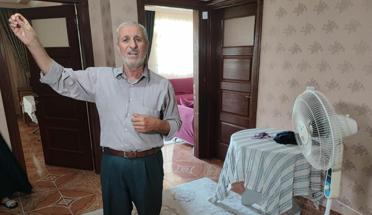 Pişkinliğin böylesi… Çalarken yoruldular, vantilatör açtılar! Pişkinliğin böylesi… Çalarken yoruldular, vantilatör açtılar!