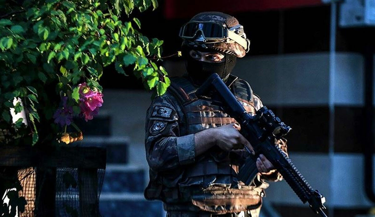 Zehir tacirlerine geçit yok: 16 gözaltı Zehir tacirlerine geçit yok: 16 gözaltı