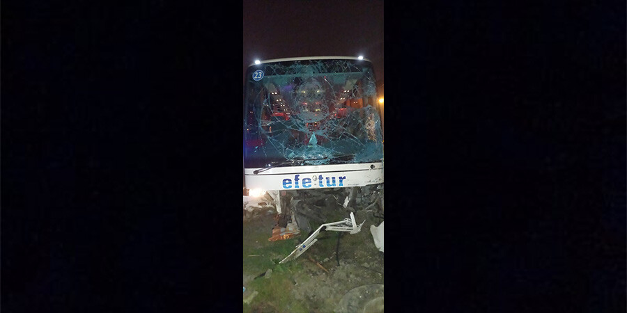 Yolcu otobüsü ile otomobil çarpıştı: 2 ölü, 2 yaralı  Yolcu otobüsü ile otomobil çarpıştı: 2 ölü, 2 yaralı