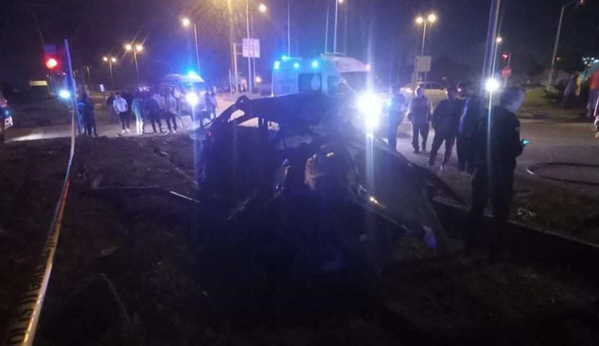 Yolcu otobüsü ile otomobil çarpıştı: 2 ölü, 2 yaralı Yolcu otobüsü ile otomobil çarpıştı: 2 ölü, 2 yaralı