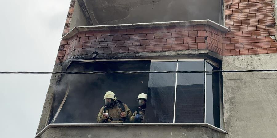 Arnavutköy’de korkutan yangın: Vatandaşlar hortum ve kovayla yangını söndürmeye çalıştı Arnavutköy’de korkutan yangın: Vatandaşlar hortum ve kovayla yangını söndürmeye çalıştı