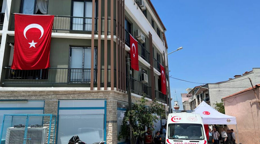 Bakan Yerlikaya duyurdu: Hatay'da geçici görevli komiser yardımcısı Selim Serikaya şehit oldu Bakan Yerlikaya duyurdu: Hatay'da geçici görevli komiser yardımcısı Selim Serikaya şehit oldu