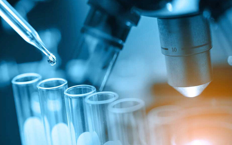 <p>Yadav ve ekibi, 60 yaş ve üzeri 12 bin Avrupalıdan alınan tıbbi verileri analiz etti. Daha yüksek taurin seviyelerine sahip olanlar daha az obezite, tip 2 diyabet ve yüksek tansiyon ve daha düşük iltihaplanmaya sahipti. Bu arada, bir egzersiz bisikletiyle yapılan antrenmanların taurin seviyelerini yükselttiği bulundu. Science dergisinde yayımlanan çalışmada bilim insanları, taurinin uzun vadedeki etkilerinin henüz tespit edilmediği için insanlara, enerji içeceği, hap veya beslenme takviyesiyle taurin alımını önermiyor. </p>