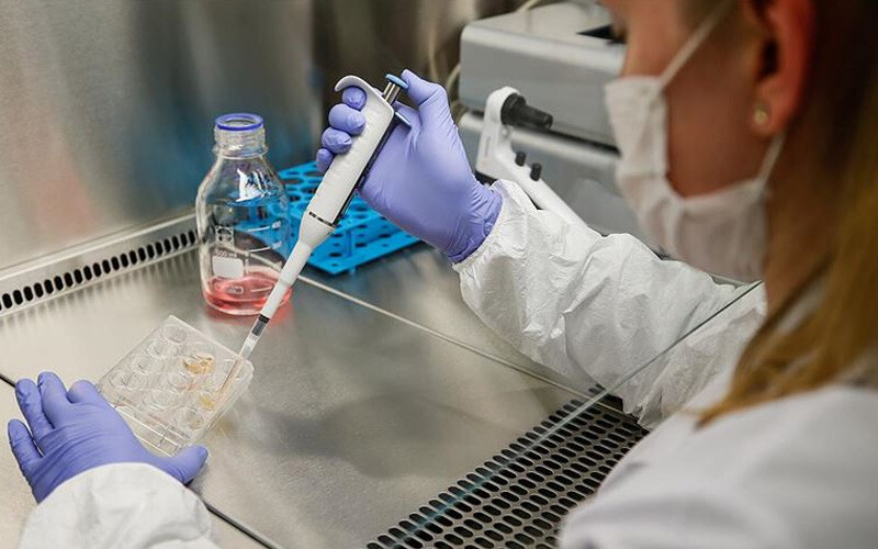 <p>Taurin vücut tarafından doğal olarak üretilir ve et ve kabuklu deniz ürünlerinde bulunur. Ancak en sağlıklısı büyük ölçüde bitki bazlıdır. Bazı enerji içecekleri taurin içerir ancak bilim insanları bunların yüksek seviyelerde tüketilmesi güvenli olmayabilecek başka maddeler de içerdikleri konusunda uyarıyor.</p>