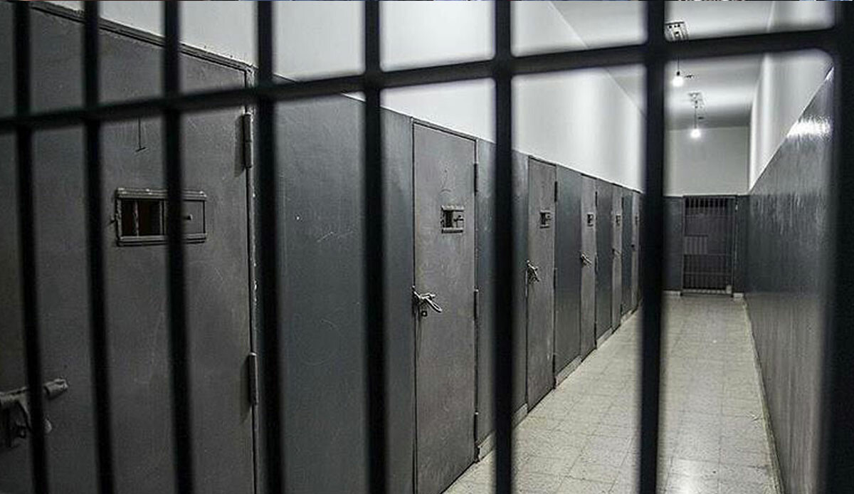 Babasını öldüren 14 yaşındaki çocuk tutuklandı Babasını öldüren 14 yaşındaki çocuk tutuklandı