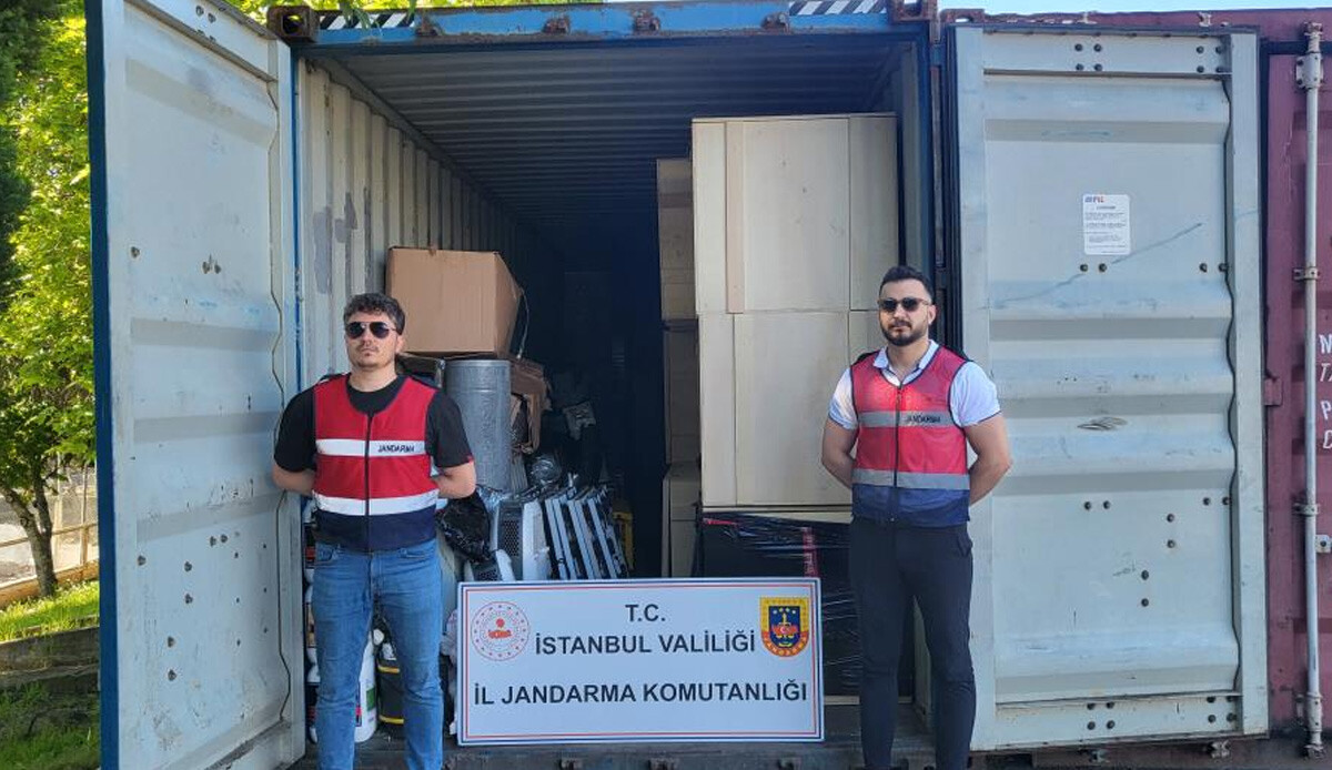 Cumhuriyet tarihinin en yüksek miktarı: 1 milyar dolar sahte para Maslak Kışlası'nda sergilendi Cumhuriyet tarihinin en yüksek miktarı: 1 milyar dolar sahte para Maslak Kışlası'nda sergilendi