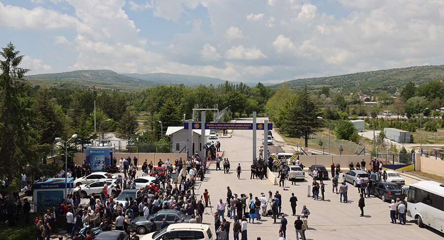 Bakan Güler 5 işçinin şehit olduğu fabrikayı inceledi: Soruşturmadaki savcı sayısı dörde çıkarıldı