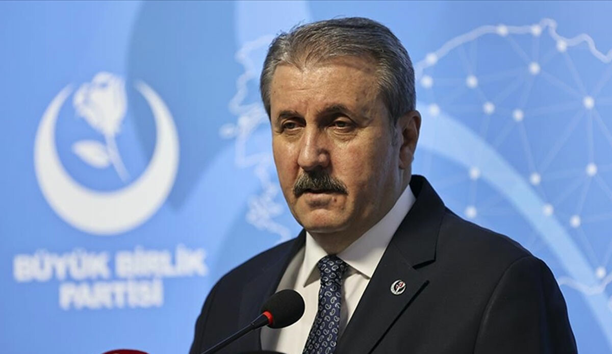 Destici’den bazı üniversitelere LGBT eleştirisi: Sözde paçavraların sallandırılmasını şiddetle kınıyoruz Destici’den bazı üniversitelere LGBT eleştirisi: Sözde paçavraların sallandırılmasını şiddetle kınıyoruz