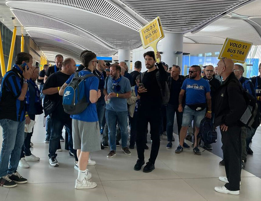 İstanbul Havalimanı'nda Şampiyonlar Ligi yoğunluğu! Binlerce taraftar İstanbul'a geldi İstanbul Havalimanı'nda Şampiyonlar Ligi yoğunluğu! Binlerce taraftar İstanbul'a geldi