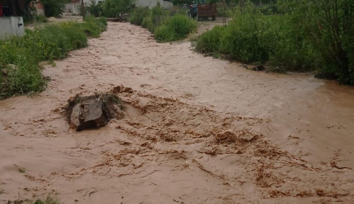 Sivas'ı sel vurdu: Tarım arazileri ve iş yerleri sular altında kaldı