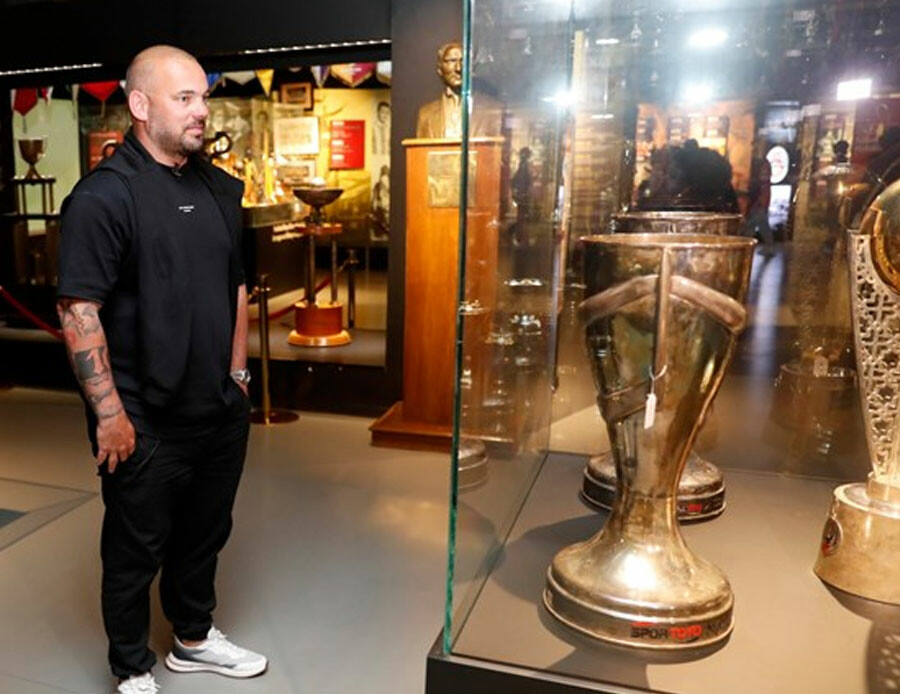 Türkiye'ye gelen Sneijder, unutamadığı maçı yeniden anlattı