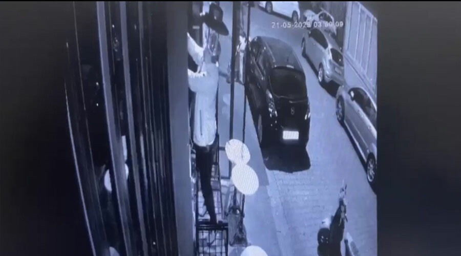 Tam 18 iş yerini soydu! Kameralara böyle yansıdı Tam 18 iş yerini soydu! Kameralara böyle yansıdı