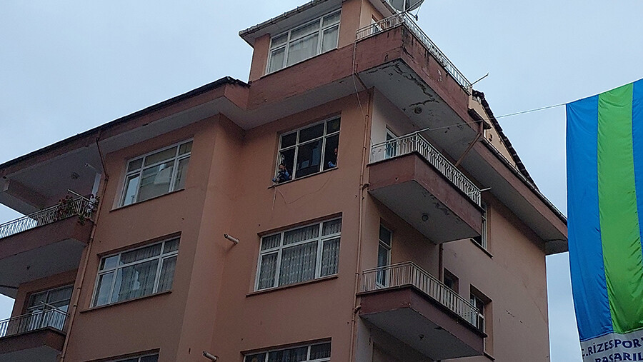 Eski CHP Rize Kadın Kolları Başkanı Nurdan Tavukçu Ardal 5. kattan düştü