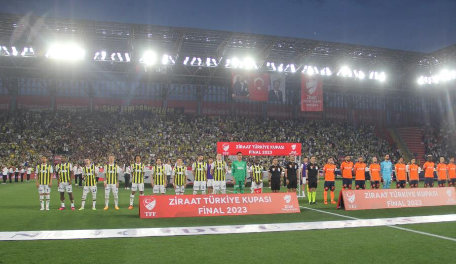 Fenerbahçe - Başakşehir finali öncesi İzmir'de olaylar çıktı! Hastaneye kaldırılan taraftarlar var