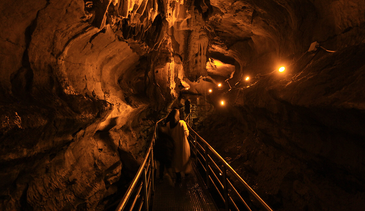 Tercih edenlerin yüzde 80'i Arap! Dünyanın en uzun ikinci mağarası: 'Saklı cennet' birçok rahatsızlığa iyi geliyor