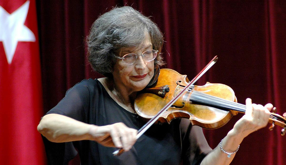 Sanat dünyasının acı kaybı: Ünlü keman virtüözü Suna Kan hayatını kaybetti Sanat dünyasının acı kaybı: Ünlü keman virtüözü Suna Kan hayatını kaybetti