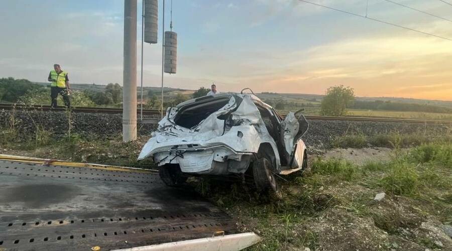 Son dakika... Çatalca'da tren araca çarptı! Çok sayıda ekip bölgeye sevk edildi