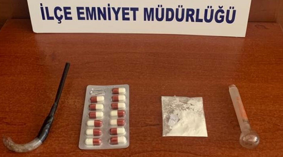 Uyuşturucu tacirlerine darbe: 2 satıcı tutuklandı